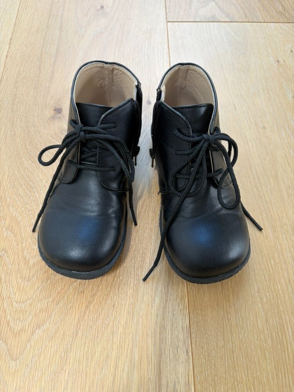Kids Shoes - Size: 19cm (US12.5~13) - Japan Import - EUC (Only Worn Once)